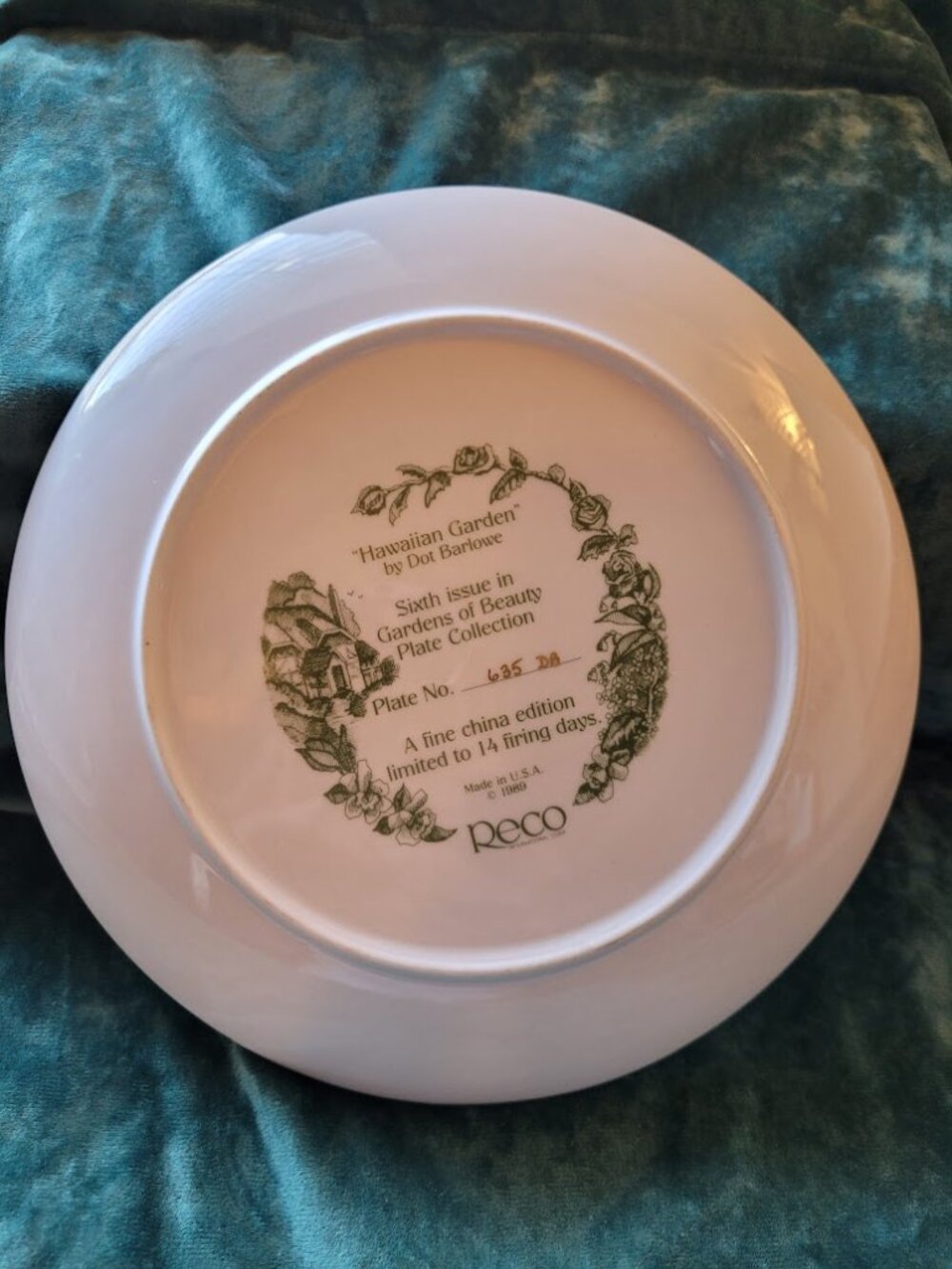 Vintage 1989 Hawaiian Garden Plate Dot Barlowe Gardens of Beauty Reco - Picture 3 of 5